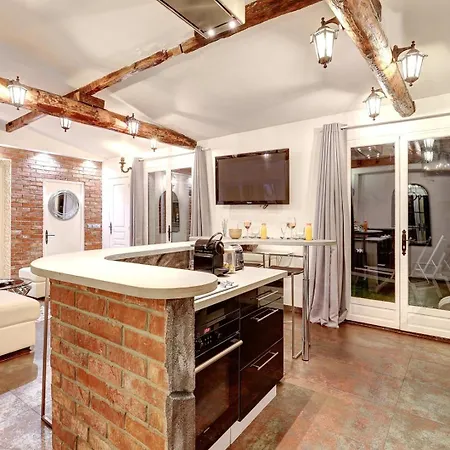 346 Merri Rooftop - Superb *